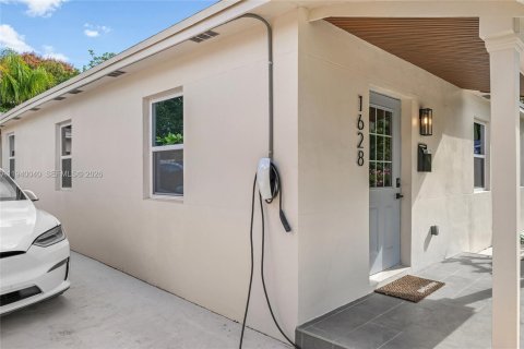 Купить коммерческую недвижимость в Форт-Лодердейл, Флорида 144.18м2, № 1997330 - фото 3