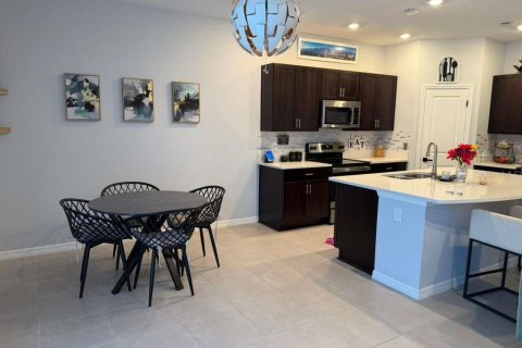 Touwnhouse à vendre à Kissimmee, Floride: 3 chambres, 127.55 m2 № 2150970 - photo 10
