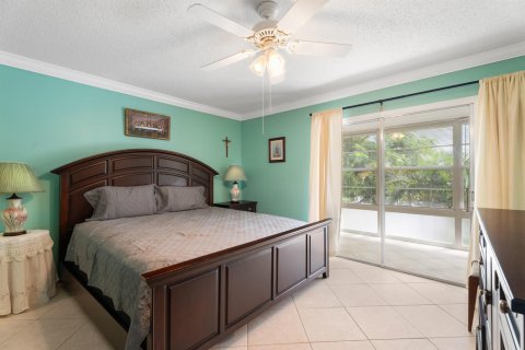 Condo in Stuart, Florida, 2 bedrooms № 2241140 - photo 21