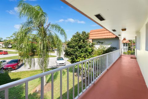Condo in Stuart, Florida, 2 bedrooms № 2241140 - photo 11