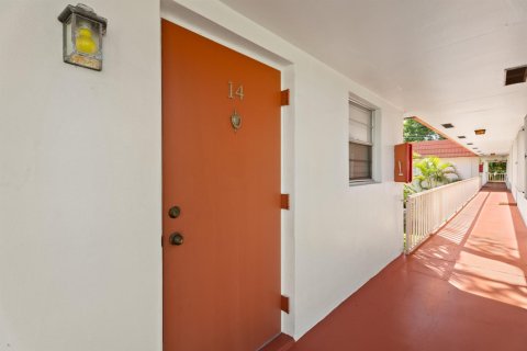 Condo in Stuart, Florida, 2 bedrooms № 2241140 - photo 10