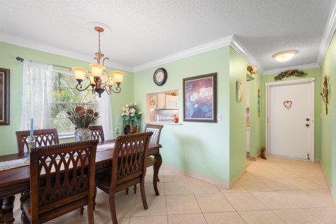Condo in Stuart, Florida, 2 bedrooms № 2241140 - photo 16