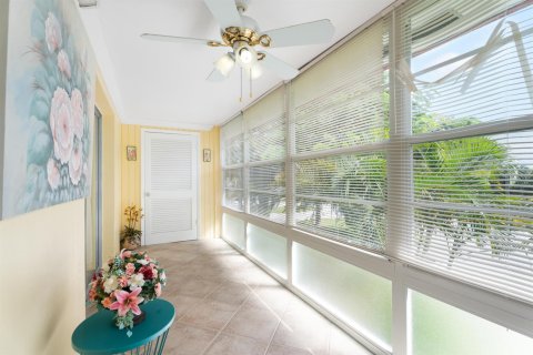 Condo in Stuart, Florida, 2 bedrooms № 2241140 - photo 20
