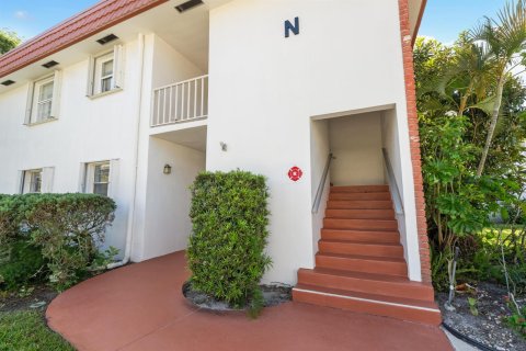 Condo in Stuart, Florida, 2 bedrooms № 2241140 - photo 9