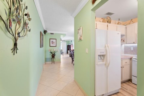 Condo in Stuart, Florida, 2 bedrooms № 2241140 - photo 12