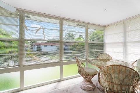 Condo in Stuart, Florida, 2 bedrooms № 2241140 - photo 19