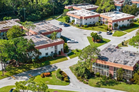Condo in Stuart, Florida, 2 bedrooms № 2241140 - photo 4