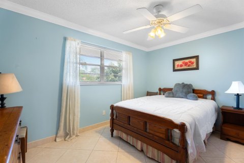 Condo in Stuart, Florida, 2 bedrooms № 2241140 - photo 26