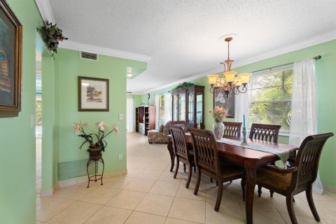 Condo in Stuart, Florida, 2 bedrooms № 2241140 - photo 15