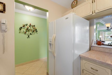 Condo in Stuart, Florida, 2 bedrooms № 2241140 - photo 14