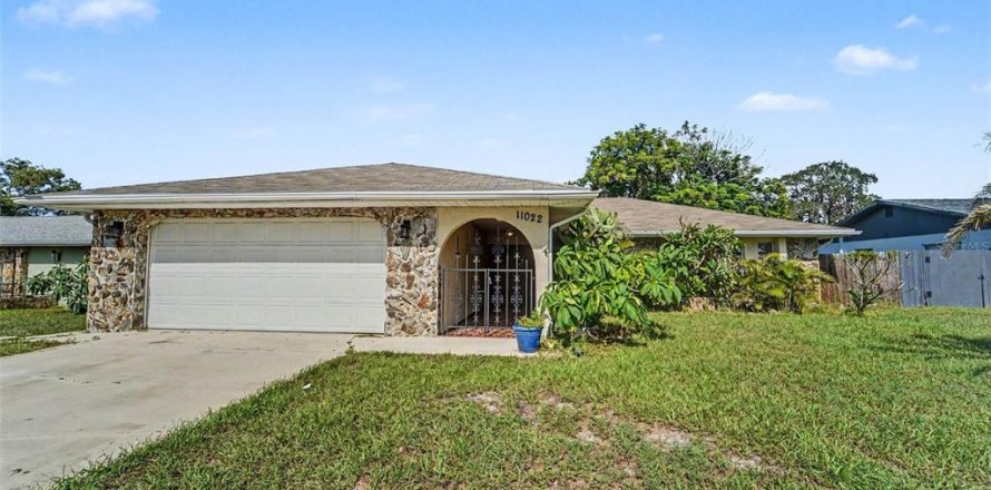 Casa en Port Richey, Florida 3 dormitorios, 156.45 m2 № 2345102