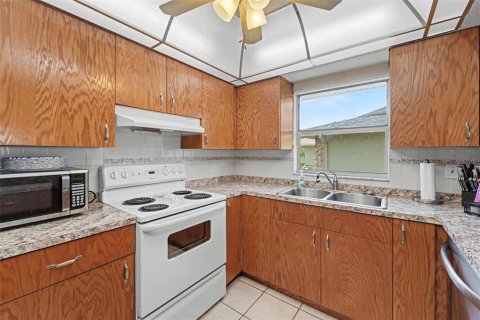 Casa en venta en Port Richey, Florida, 3 dormitorios, 156.45 m2 № 2345102 - foto 9