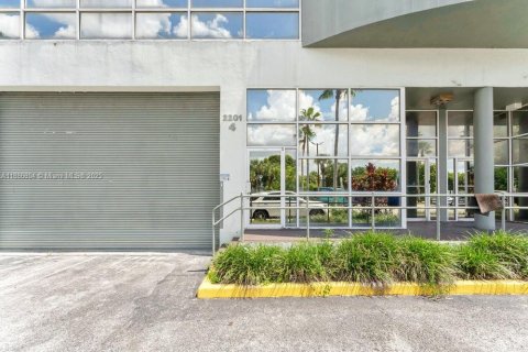Immobilier commercial à vendre à Doral, Floride № 2332574 - photo 3
