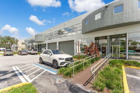 Immobilier commercial à vendre à Doral, Floride № 2332574 - photo 2