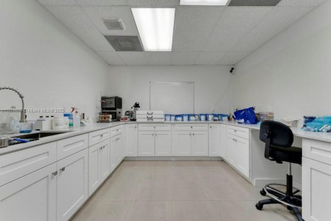 Immobilier commercial à vendre à Doral, Floride № 2332574 - photo 25