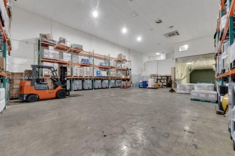 Immobilier commercial à vendre à Doral, Floride № 2332574 - photo 30