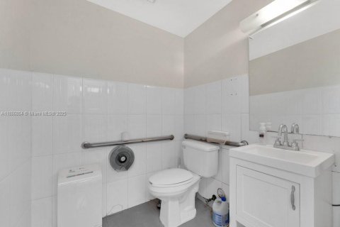 Immobilier commercial à vendre à Doral, Floride № 2332574 - photo 26