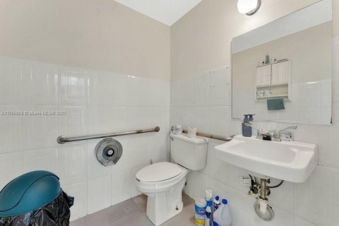 Immobilier commercial à vendre à Doral, Floride № 2332574 - photo 24