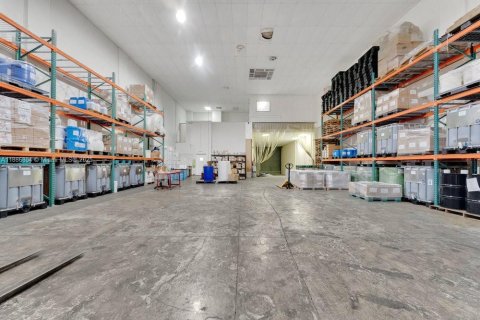 Immobilier commercial à vendre à Doral, Floride № 2332574 - photo 28