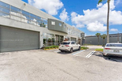 Immobilier commercial à vendre à Doral, Floride № 2332574 - photo 4
