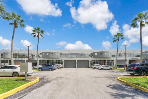 Immobilier commercial à vendre à Doral, Floride № 2332574 - photo 6