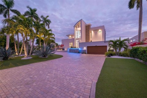 Casa en venta en Sarasota, Florida, 5 dormitorios, 397.99 m2 № 2151688 - foto 2