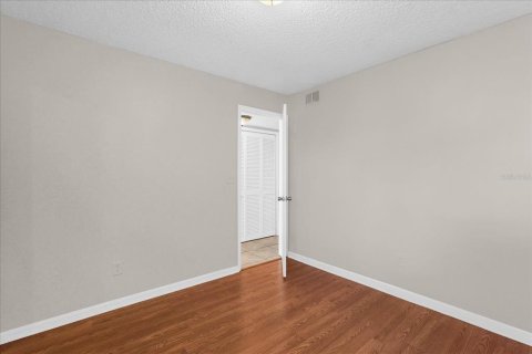 Купить кондоминиум в Киссимми, Флорида 7 комнат, 119.57м2, № 2150453 - фото 14