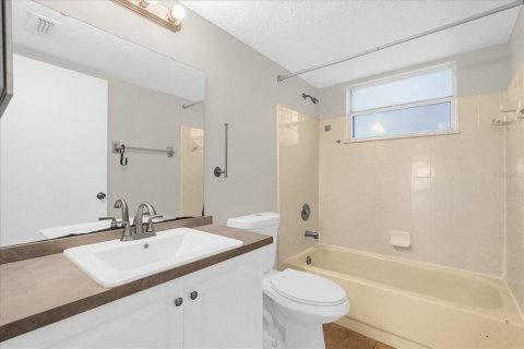 Купить кондоминиум в Киссимми, Флорида 7 комнат, 119.57м2, № 2150453 - фото 21