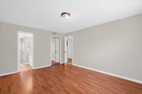 Купить кондоминиум в Киссимми, Флорида 7 комнат, 119.57м2, № 2150453 - фото 23