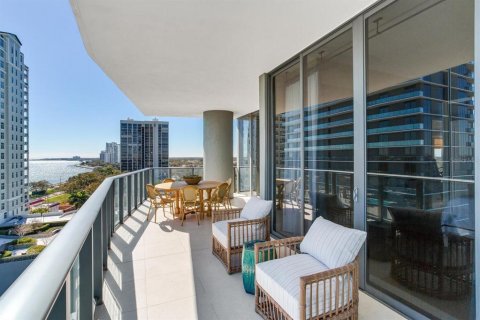 Condo in Tampa, Florida, 4 bedrooms  № 2147782 - photo 29