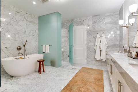 Condo in Tampa, Florida, 4 bedrooms  № 2147782 - photo 26