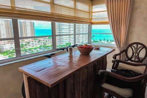 Copropriété à louer à Hallandale Beach, Floride: 2 chambres, 128.21 m2 № 1939990 - photo 7