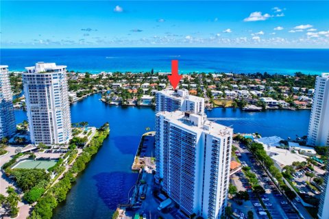 Снять в аренду кондоминиум в Авентура, Флорида 2 спальни, 106.19м2, № 1957900 - фото 1