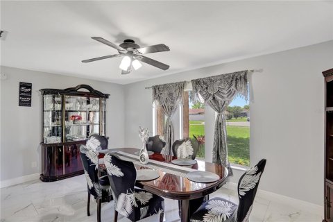 House in Orlando, Florida 4 bedrooms, 152.82 sq.m. № 1744805 - photo 3