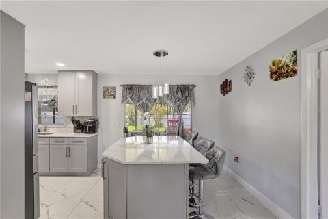 House in Orlando, Florida 4 bedrooms, 152.82 sq.m. № 1744805 - photo 6