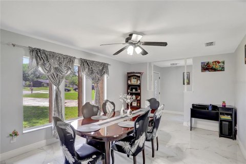 House in Orlando, Florida 4 bedrooms, 152.82 sq.m. № 1744805 - photo 4