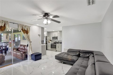 House in Orlando, Florida 4 bedrooms, 152.82 sq.m. № 1744805 - photo 13