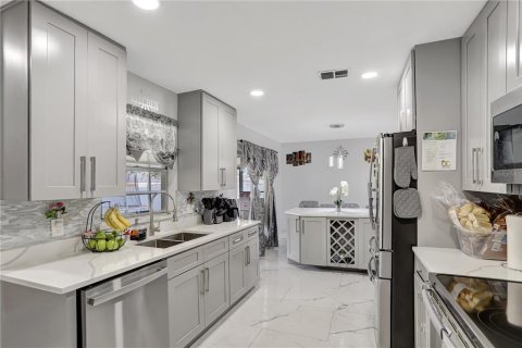 House in Orlando, Florida 4 bedrooms, 152.82 sq.m. № 1744805 - photo 11