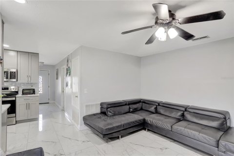 House in Orlando, Florida 4 bedrooms, 152.82 sq.m. № 1744805 - photo 16