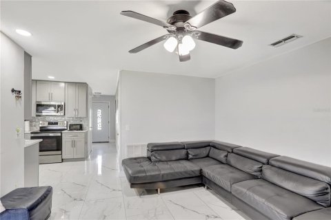House in Orlando, Florida 4 bedrooms, 152.82 sq.m. № 1744805 - photo 15