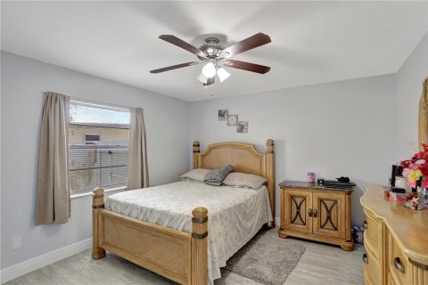 House in Orlando, Florida 4 bedrooms, 152.82 sq.m. № 1744805 - photo 17