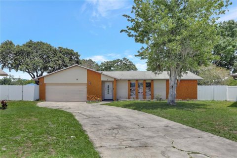 House in Orlando, Florida 4 bedrooms, 152.82 sq.m. № 1744805 - photo 1
