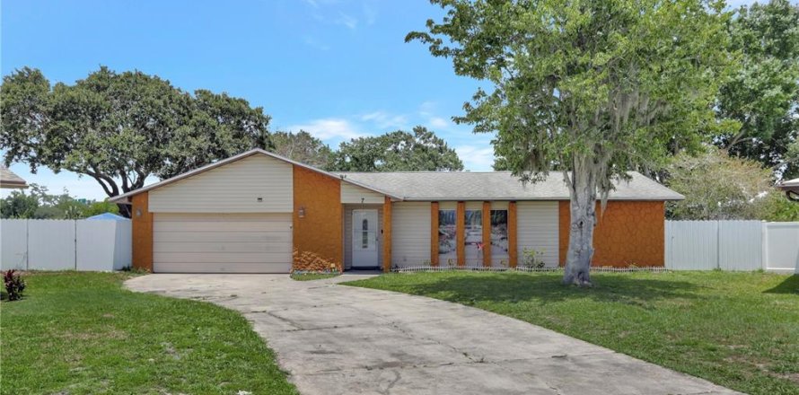 House in Orlando, Florida 4 bedrooms, 152.82 sq.m. № 1744805