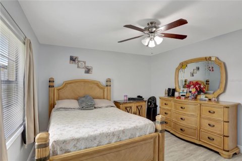 House in Orlando, Florida 4 bedrooms, 152.82 sq.m. № 1744805 - photo 18