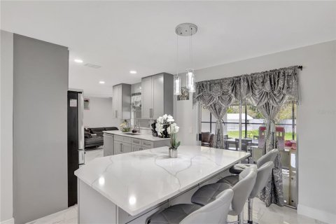 House in Orlando, Florida 4 bedrooms, 152.82 sq.m. № 1744805 - photo 8