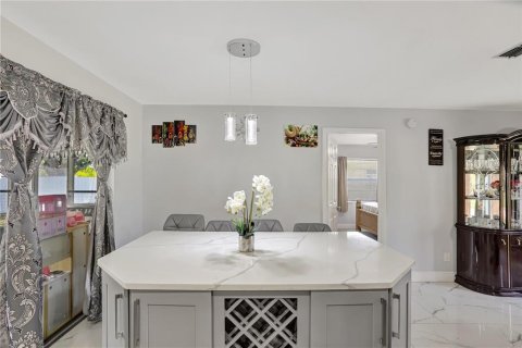 House in Orlando, Florida 4 bedrooms, 152.82 sq.m. № 1744805 - photo 7