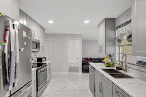 House in Orlando, Florida 4 bedrooms, 152.82 sq.m. № 1744805 - photo 9