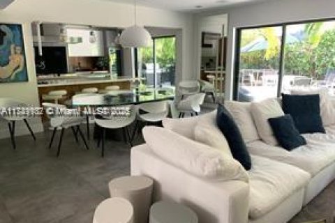 House in Key Biscayne, Florida 7 bedrooms, 361.2 sq.m. № 1646797 - photo 8