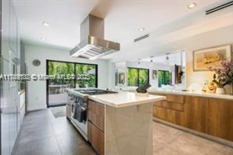 House in Key Biscayne, Florida 7 bedrooms, 361.2 sq.m. № 1646797 - photo 10