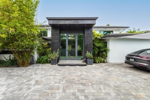 House in Key Biscayne, Florida 7 bedrooms, 361.2 sq.m. № 1646797 - photo 25